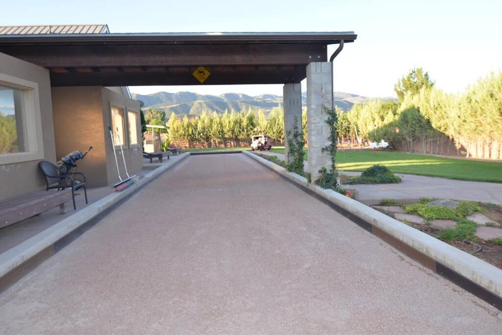 Tacit Shadow Resort Shangri-La King Suite, Gym, Coffee Bar, Hot-Tub, Free Laundry, Food Available Parowan Eksteriør bilde