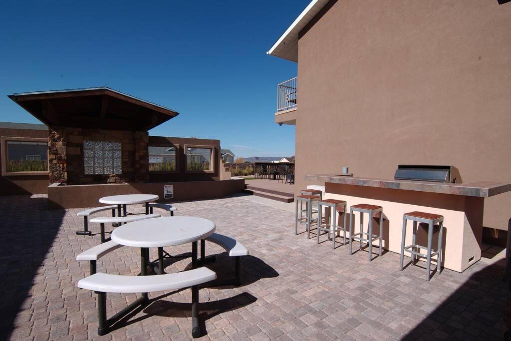 Tacit Shadow Resort Shangri-La King Suite, Gym, Coffee Bar, Hot-Tub, Free Laundry, Food Available Parowan Eksteriør bilde