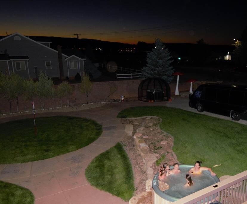 Tacit Shadow Resort Shangri-La King Suite, Gym, Coffee Bar, Hot-Tub, Free Laundry, Food Available Parowan Eksteriør bilde