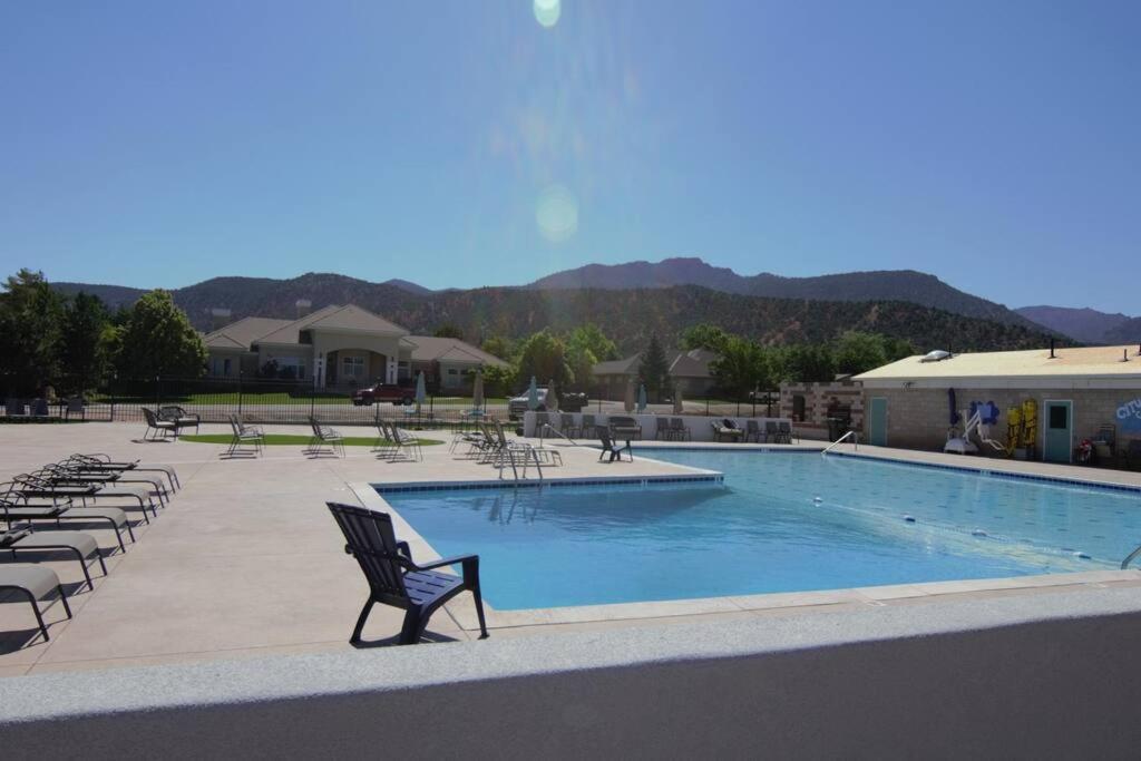 Tacit Shadow Resort Shangri-La King Suite, Gym, Coffee Bar, Hot-Tub, Free Laundry, Food Available Parowan Eksteriør bilde